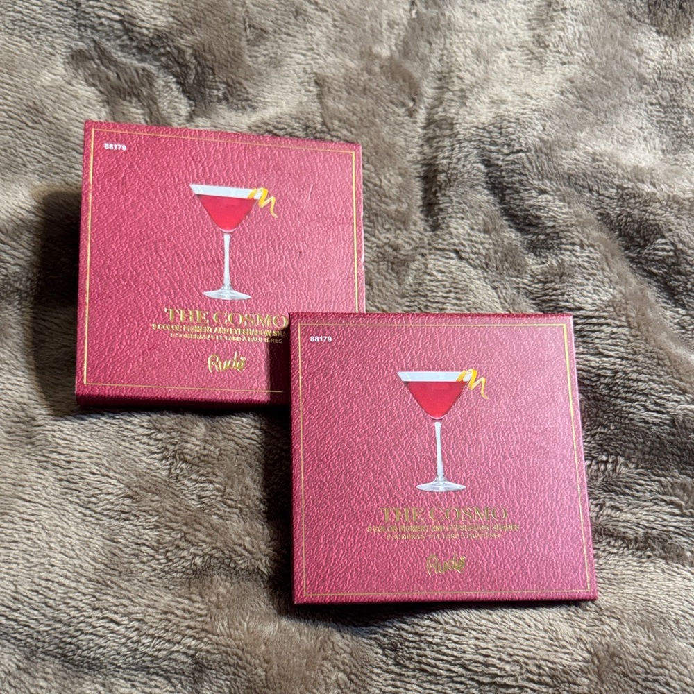 The Cosmo 9 color pigment and eyeshadow shades